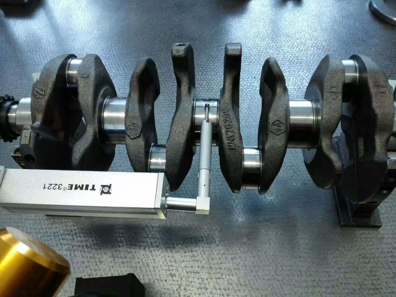 apliaksi roughness tester pada industri otomotif